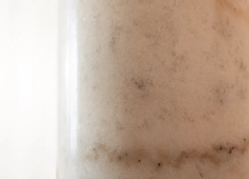 Natural white marble texture detail of Arc Marble Table Lamp base