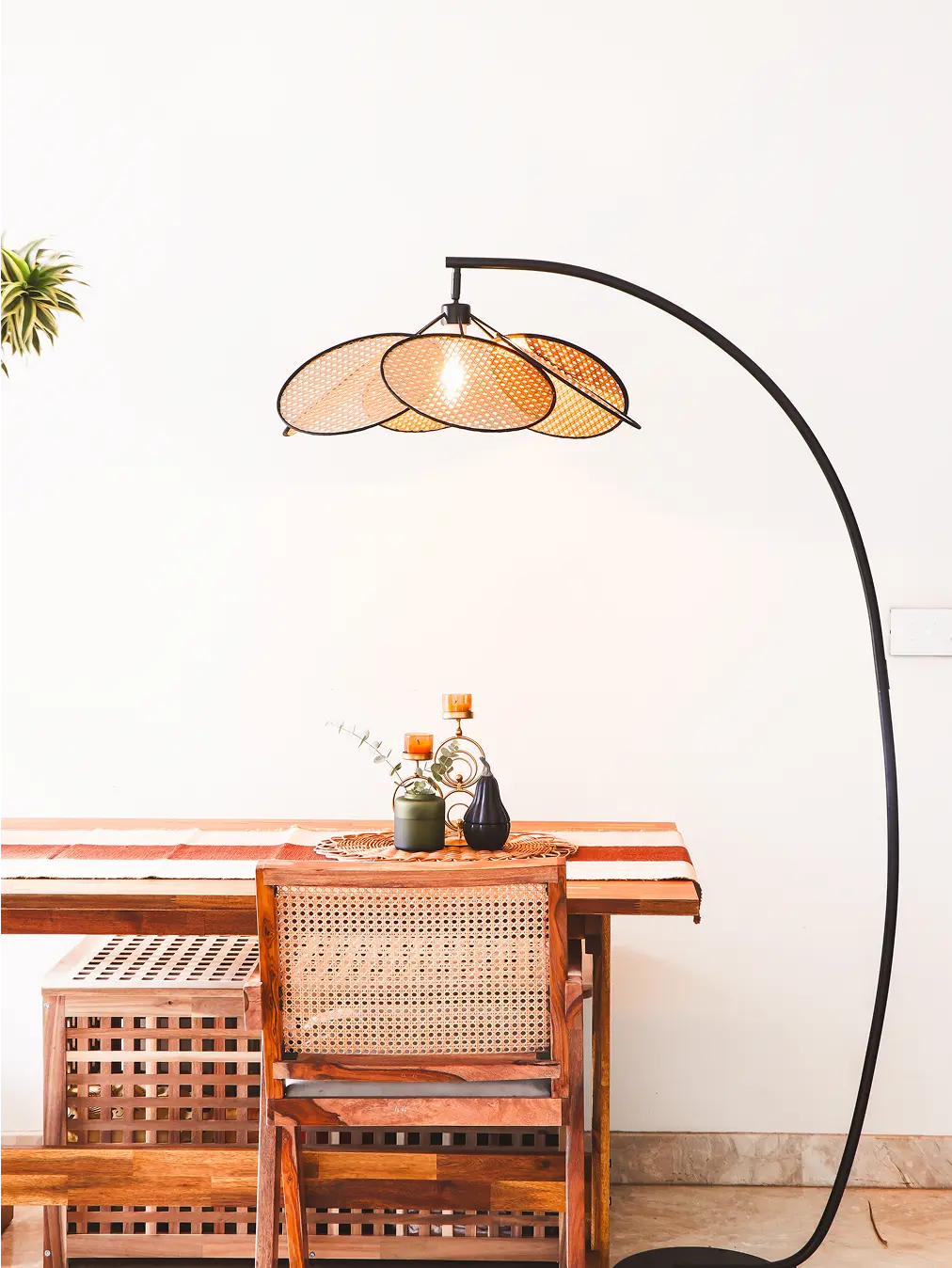 Hanai Floor Lamp in a modern dining setup, featuring a curved black arc and warm light