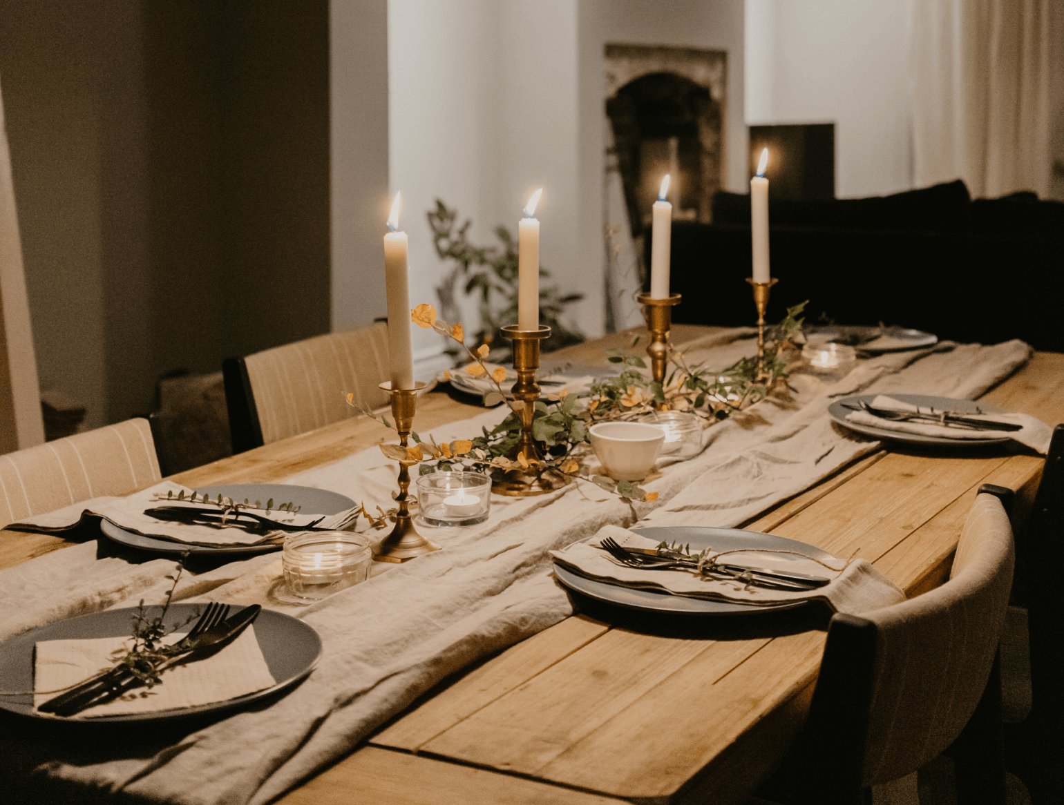 10 Tips for Setting the Perfect Dining Table