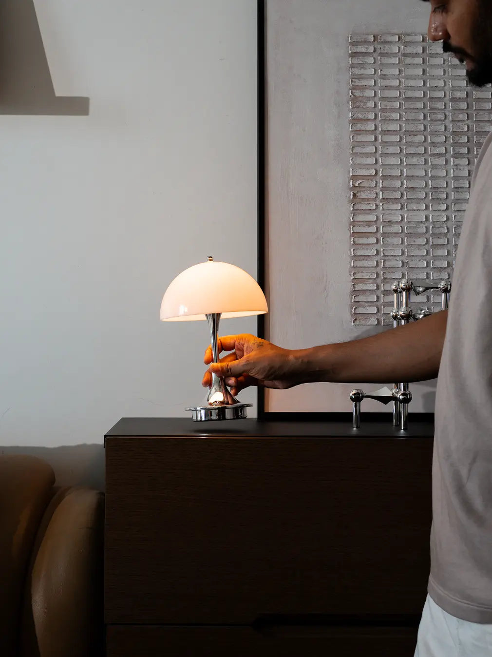 Wireless mushroom lamp with touch control and warm ambient lighting