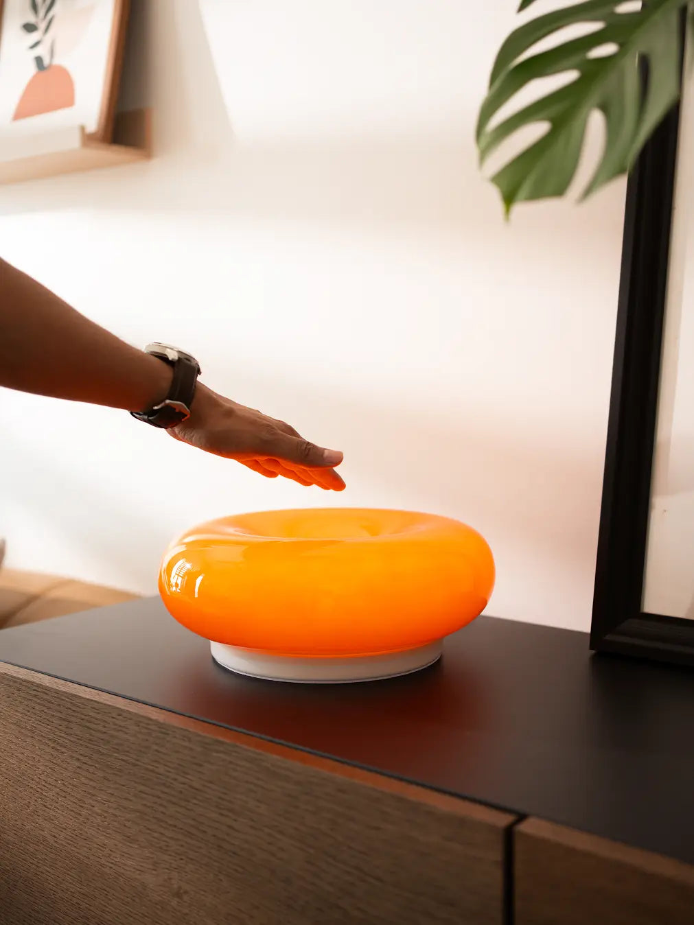 Donut Glass Lamp's touch-sensitive chrome control allows seamless brightness adjustment and color switching.